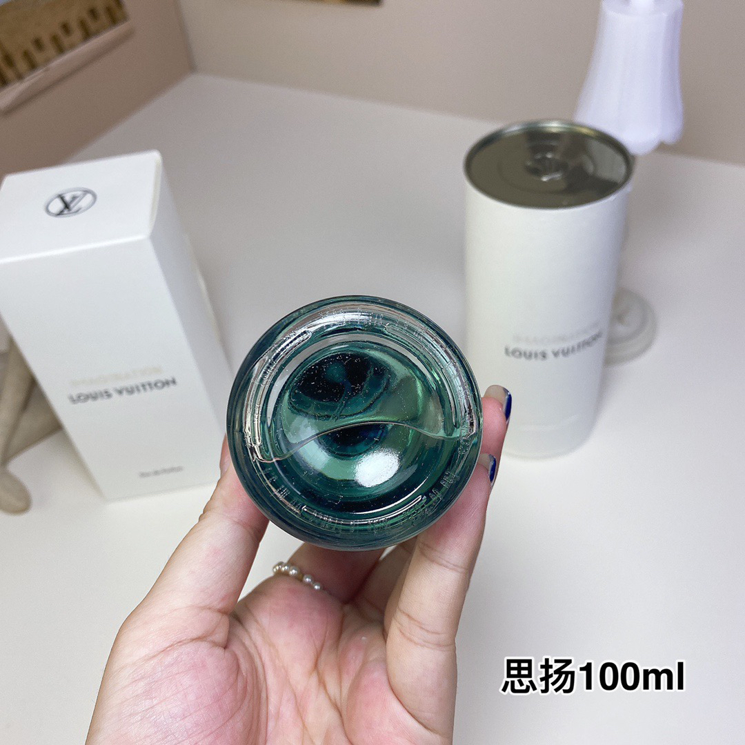 LV Siyang Perfume 100mlš QualityāļøLV 2021 New Fragrance IMAGINATION Siyang Imagination Perfume 100ml
Black tea ambergris unisex
Top notes: citron bergamot orange
Middle notes: ginger, orange blossom oil, cinnamon
Base note: tea ambroxan, guaiac wood, frankincense - Image 5
