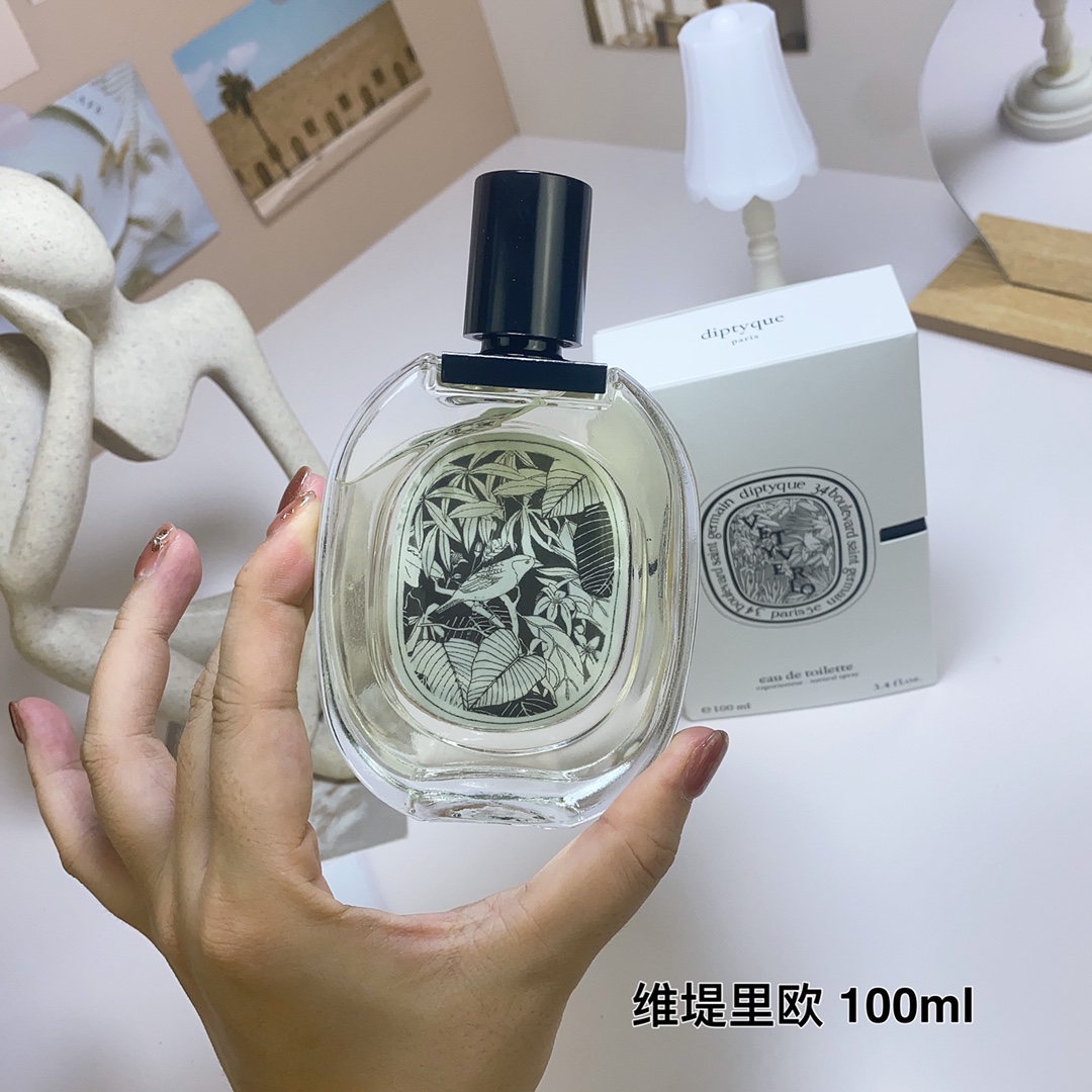 Original order quality
Tiptique Vittorio (vetiver) eau de toilette 100ml
Top notes: bergamot, grapefruit, lemon and orange
Middle Notes: Geranium, Ylang-Ylang, Rose, Carrot Seed, Nutmeg, Clove
Base notes: vetiver, musk and cedar - Image 3