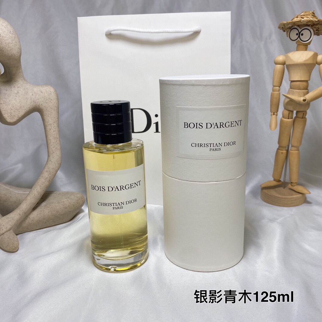 Original order quality
Dior Collection Perfume 100ml! Smell: Lucky wind chimes, singing and dancing roses, Montaigne salon, flowers in Moshan, green wood with silver shadow, dancing cherry blossoms, dark wood fragrance! - Image 2