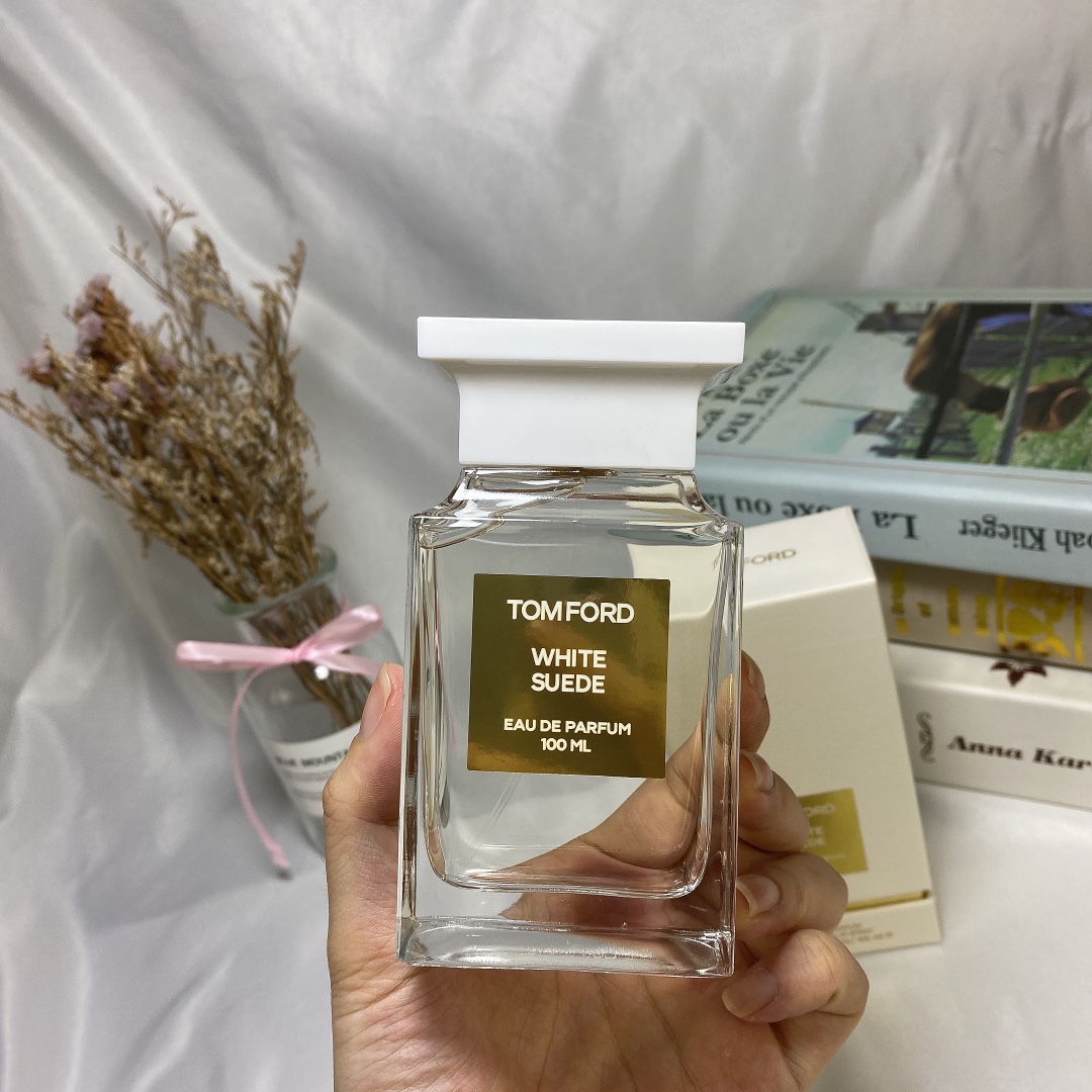 TF white bottle white musk perfume 100ml
🔜Quality❗5828# White bottle of white musk 100ml
Tom Ford TF limited edition white bottle white musk perfume 100ml
Top notes: rose, saffron, thyme
Middle notes: tea, frankincense, lily of the valley
Base notes: sandalwood, suede, amber, musk
Woody floral fragrance, low-key like body fragrance, with a feeling of distance
There is also a long-lost, warm taste! - Image 2