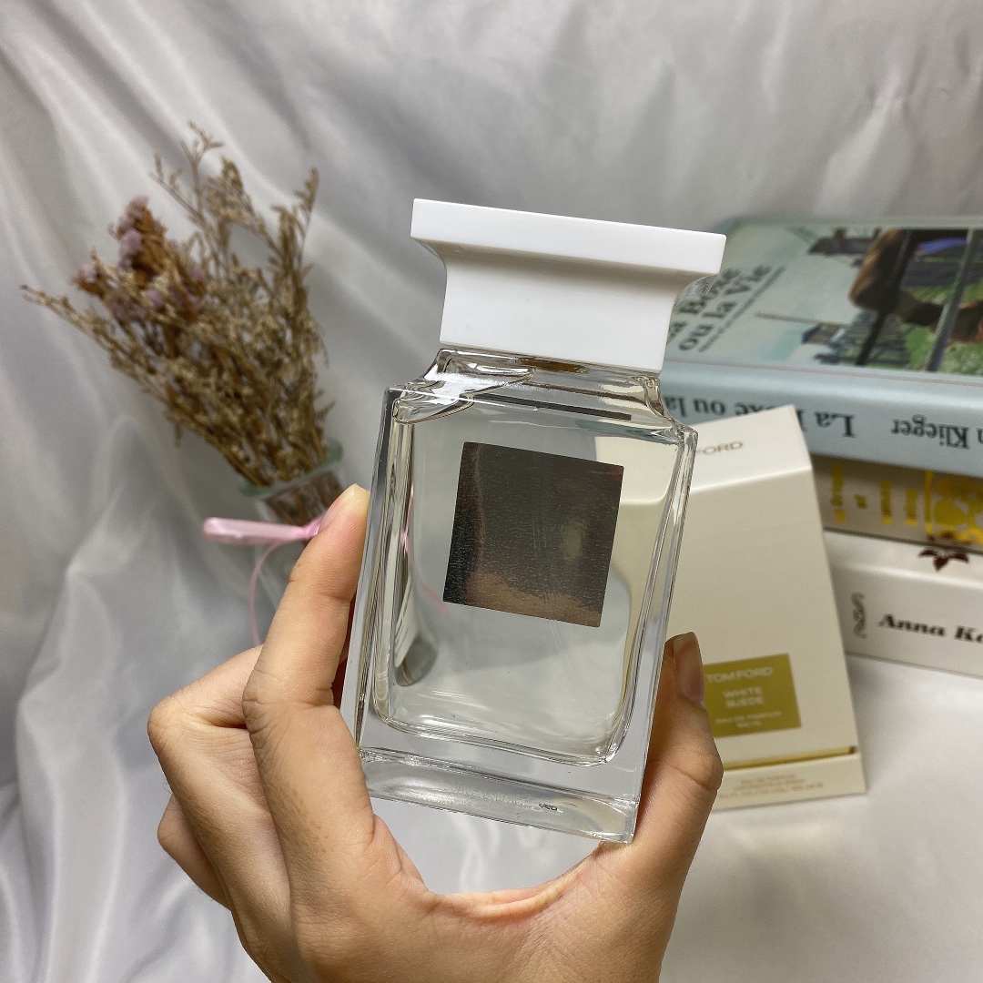TF white bottle white musk perfume 100ml
🔜Quality❗5828# White bottle of white musk 100ml
Tom Ford TF limited edition white bottle white musk perfume 100ml
Top notes: rose, saffron, thyme
Middle notes: tea, frankincense, lily of the valley
Base notes: sandalwood, suede, amber, musk
Woody floral fragrance, low-key like body fragrance, with a feeling of distance
There is also a long-lost, warm taste! - Image 3