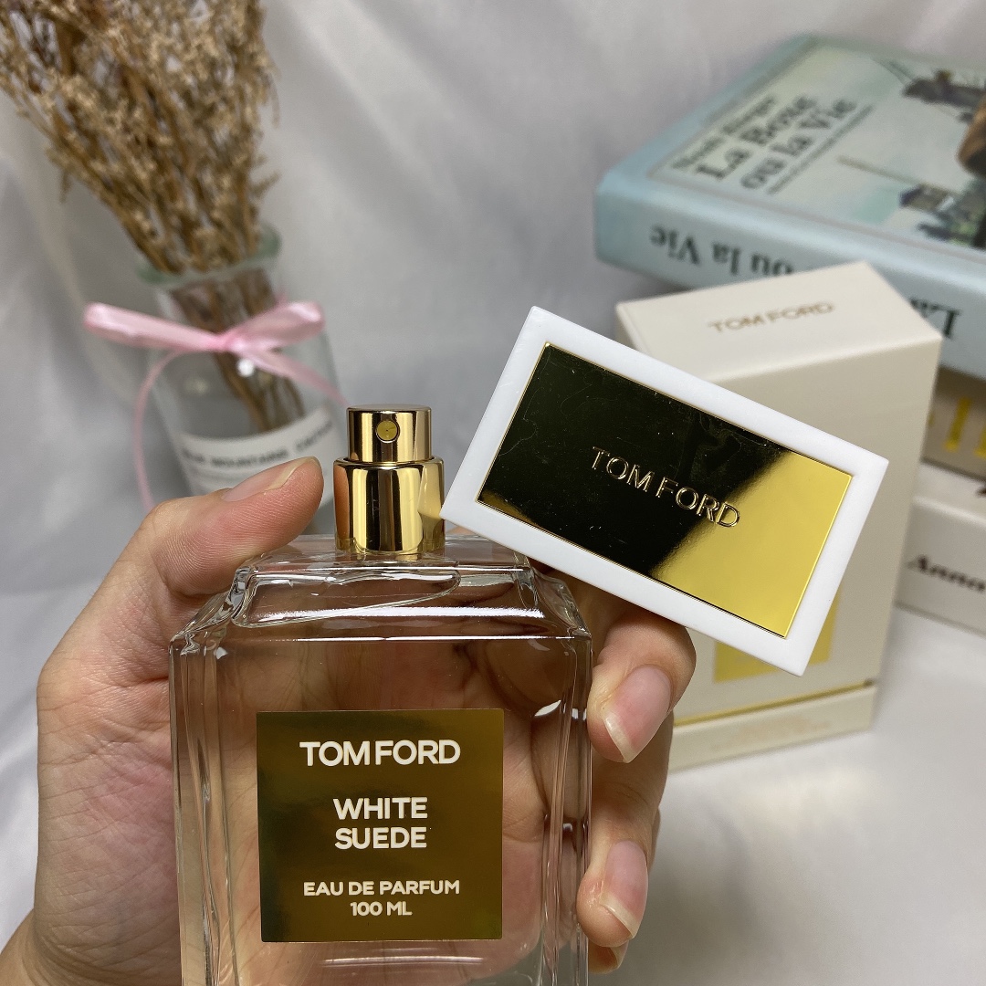 TF white bottle white musk perfume 100ml
🔜Quality❗5828# White bottle of white musk 100ml
Tom Ford TF limited edition white bottle white musk perfume 100ml
Top notes: rose, saffron, thyme
Middle notes: tea, frankincense, lily of the valley
Base notes: sandalwood, suede, amber, musk
Woody floral fragrance, low-key like body fragrance, with a feeling of distance
There is also a long-lost, warm taste! - Image 5