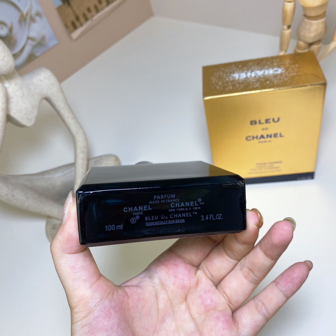 Special
071870 Chanel Azure Parfum Gift Box Edition 100ml! - Image 4