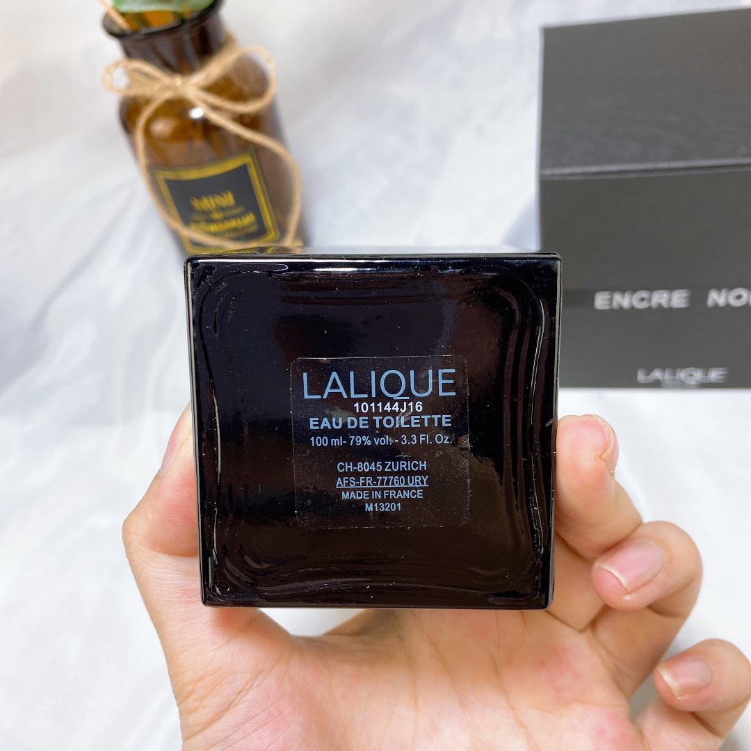 Quality 🔥75
Lalique Encre Noire Lalique Lai Li Mo Love Zhu Mo Black Ze Woody Men's Perfume Long-lasting Light Fragrance 100ml
Woody fougere
Top note: cypress
Middle Notes: Haitian Vetiver, Bourbon Vetiver
Base note: Musk Cashmere Wood - Image 3