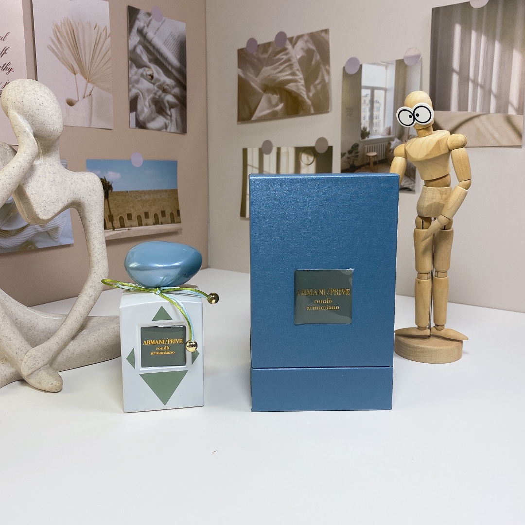 102130 Armani Global Limited Edition Style Swirl 100ml
282078 Armani Global Limited Edition Style Interesting 100ml