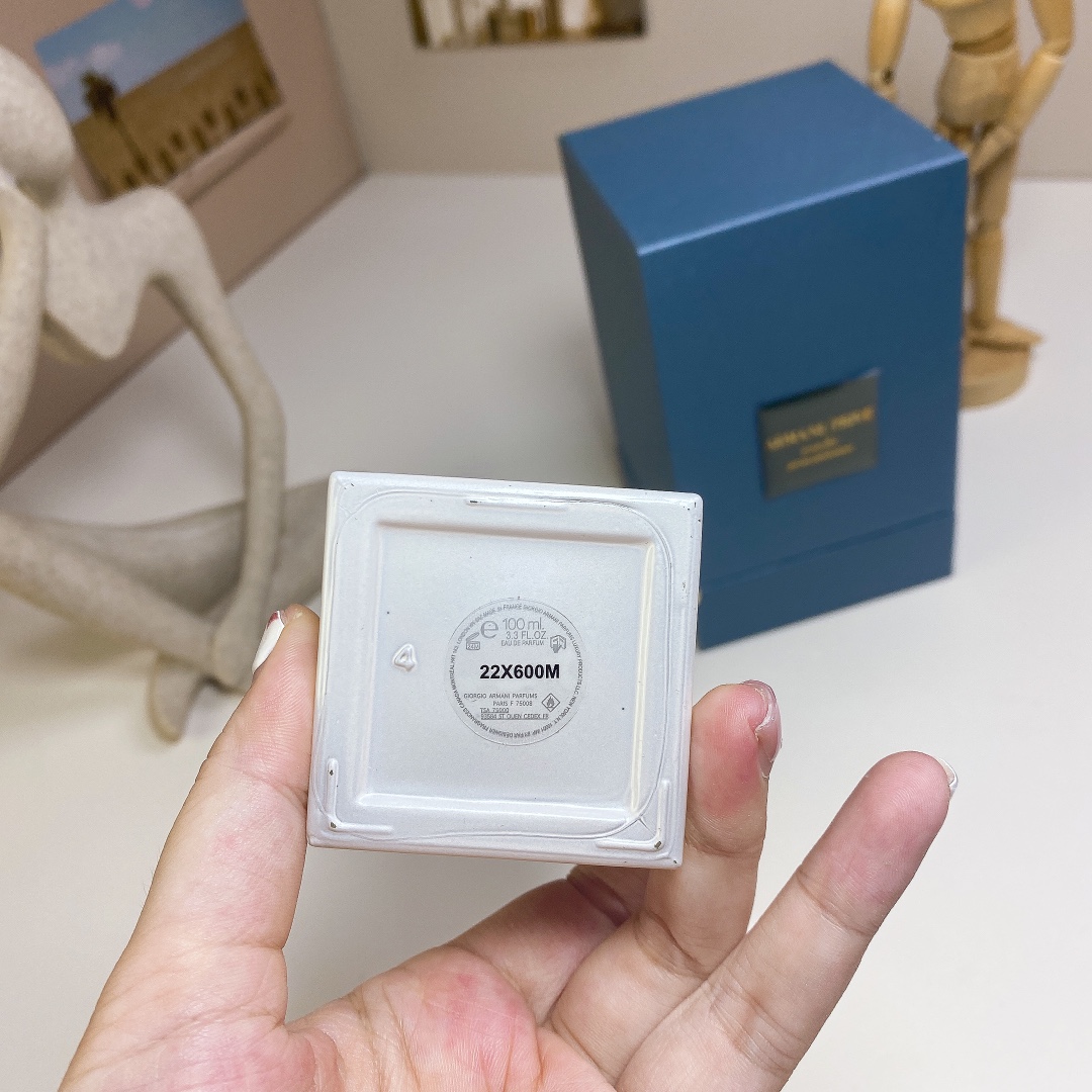 102130 Armani Global Limited Edition Style Swirl 100ml
282078 Armani Global Limited Edition Style Interesting 100ml - Image 4