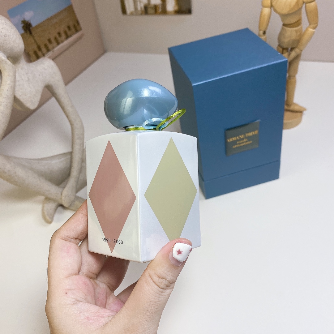 102130 Armani Global Limited Edition Style Swirl 100ml
282078 Armani Global Limited Edition Style Interesting 100ml - Image 5