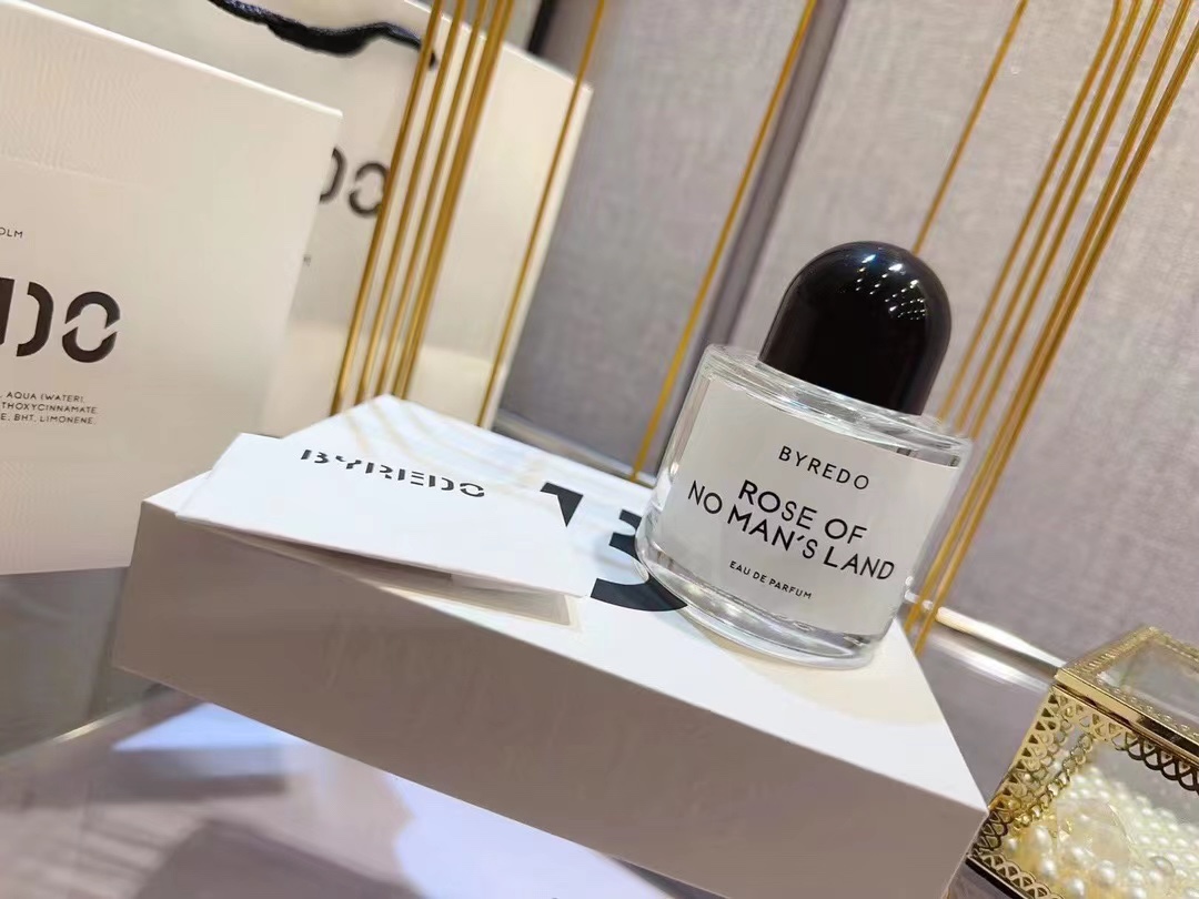 Original order quality
: Rose cedar in no man’s land🪐
𝒃𝒆𝒍𝒐𝒏𝒈𝒔 𝒕𝒐 𝒚𝒐𝒖 𝒑𝒆𝒓𝒇𝒖𝒎𝒆
Highly recommended No Man’s Land Rose
Say goodbye to street fragrance, it smells more expensive than others
Top notes: pink pepper rose
Middle Notes: Rose Raspberry Blossom
Base note: papyrus amber
You are the ideal in the world. A perfume that 99% of straight men can’t stand.
"You are the last rose in my barren land" is the advertising slogan of No Man's Land Rose. I am deeply attracted by it. It is a popular brand among niche perfume brands~ - Image 5