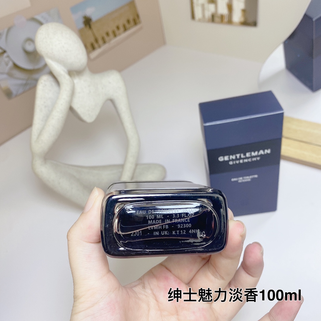 Quality
Givenchy Gentleman's charming character GENTLEMAN Men's Perfume Eau de Parfum 100ml
Fragrance: Woody Fragrance
Top notes: cardamom, basil, bergamot, iris, cypress, coumarin, cedar
Middle notes: iris, cypress, coumarin, cedar
Base: coumarin cedar
Properties: Men's fragrance - Image 3