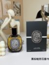 Original order quality
Wooden box gift box Palau agarwood 75ml
Diptyque Oud Palao Eau de Parfum,2015
Brand: Tiptik Wooden Box Black Label 75ml
Properties: Neutral fragrance
Fragrance: Woody Oriental
Smell: Laos Oud Rose Tobacco Labdanum Rum Sandalwood Camphor Patchouli Vanilla