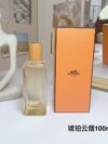 Quality
amber cloud smoke
AMBRE NARGUILE
Hermes Hermès Scent Series Amber Cloud Eau de Parfum 100ml

Fragrance: spicy oriental
Scent: Honey Benzoin Labdanum Musk Vanilla
Caramel Tonka Bean Sesame Cinnamon
Rum Coumarin Orchid Tobacco
Properties: Neutral fragrance