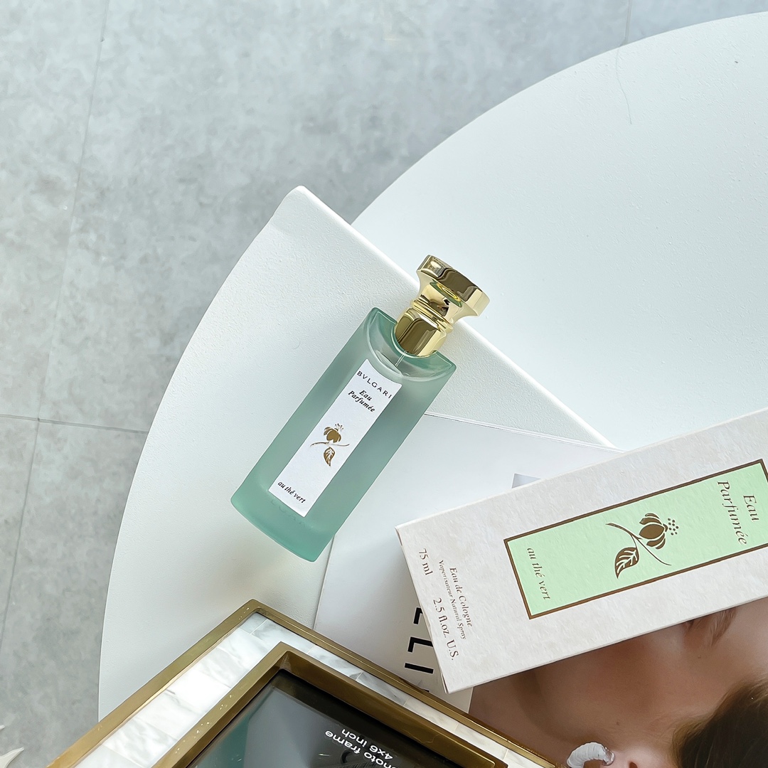 Original order quality
Bvlgari Green Tea ||| Neutral fragrance Bvlgari Green Tea
This entry-level green tea is made by a master JCE master with citrus aroma!
The top notes are fresh sour, orange and lemon, bright and bright. Green tea is mixed with various woody aromas in the back. It is low-key and ethereal. It is a very peaceful fragrance without any sense of aggression. It adds a lot of affinity invisibly. Girls who don't like sweet fragrances can choose it! ! !
More suitable for summer use,
The only drawback is that the fragrance lasts relatively short. I occasionally use it as incense, and it’s quite good at helping me sleep!
Top notes: orange blossom, orange, bergamot, lemon
Middle notes: jasmine, lily of the valley, rose
Base notes: tea, green tea, musk, sandalwood, cedar,
If you don’t buy it, you will regret it for the rest of your life! - Image 3