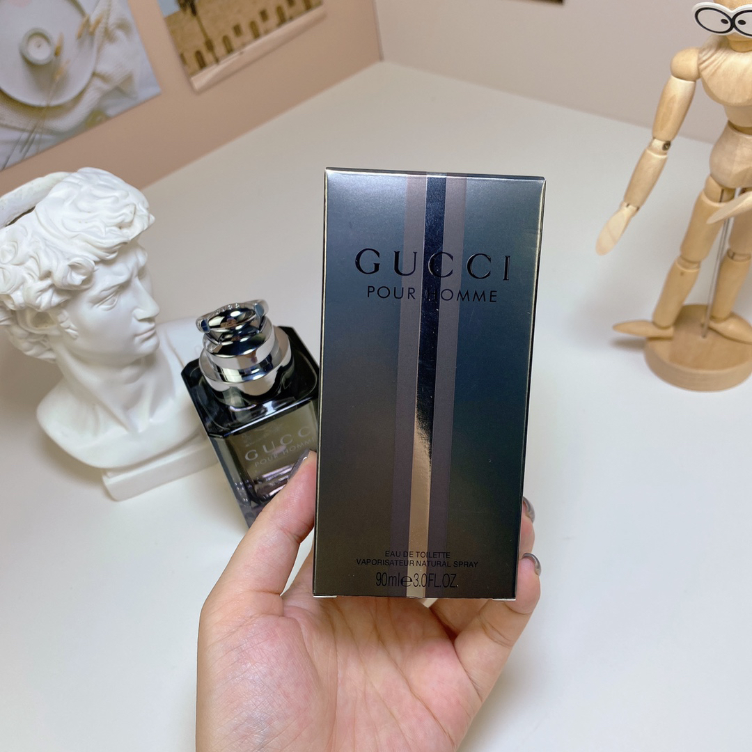 Gucci Gucci's classic men's eau de toilette of the same name has a fresh and long-lasting woody fragrance for men. 90ml‣Gucci's classic men's eau de toilette of the same name has a tree fragrance. I have always been more fond of men's fragrances. How can I not like such a classic men's fragrance? Fragrance: woody citrus fragrance with a touch of tobacco and a very comfortable footnote. : Bergamot, Mandarin Moss, Watermelon Ketone, Black Pepper. Middle Notes: Cypress, Violet, Jasmine, Nutmeg. Base Notes: Aroma Tree, Cedar Wood, Patchouli, Amber. The design of the bottle is low-key and classy. I haven’t sprayed it a few times since I bought it. Personally, I think it’s more suitable for autumn and winter. When the fragrance lasts into the evening, it still has a light fragrance. The tail notes are getting better and better. - Image 5