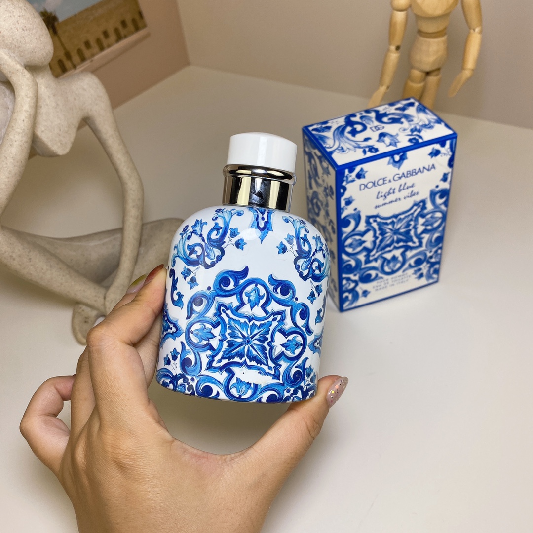 High quality
DG Dolce & Gabbana light blue blue and white porcelain men's eau de toilette 100ml! - Image 3