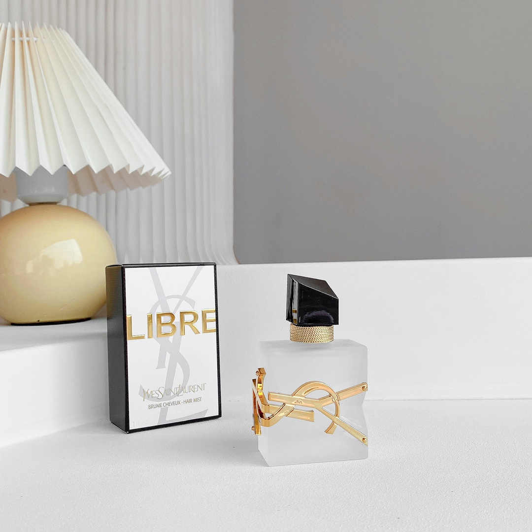 Original order quality
YSL Yves Saint Laurent Eau de Parfum Fragrance Spray Frosted Bottle 30ml|||💫The iconic bottle with glacier frosted texture, paired with an airy dense mist nozzle. Light and portable, you can spray it anywhere, anytime, leaving every hair strand free and exuding a pleasant floral fragrance all day long. High-end bottle, light and easy to carry with you ~
♥️Fragrance list: Orange, Petitgrain, Blackcurrant, Lavender, Orange Blossom, Jasmine
Vanilla Cedar Ambergris Musk
Ysl free water perfume sharing perfume ysl YSL free water fragrance spray fragrance spray