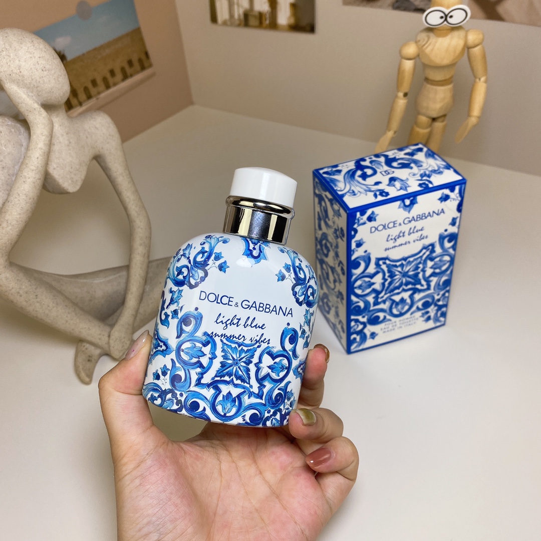 High quality
DG Dolce & Gabbana light blue blue and white porcelain men's eau de toilette 100ml! - Image 2