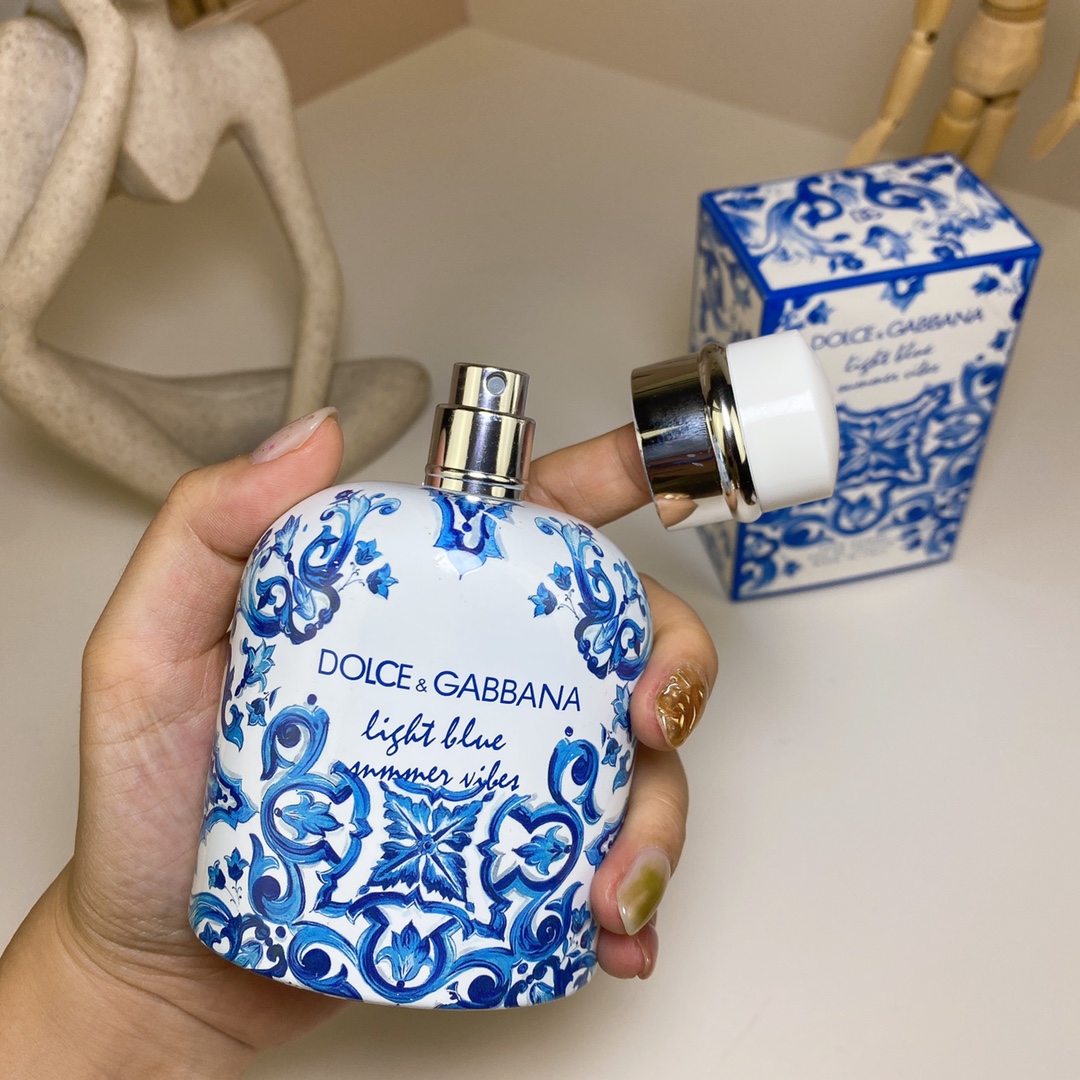 High quality
DG Dolce & Gabbana light blue blue and white porcelain men's eau de toilette 100ml! - Image 4