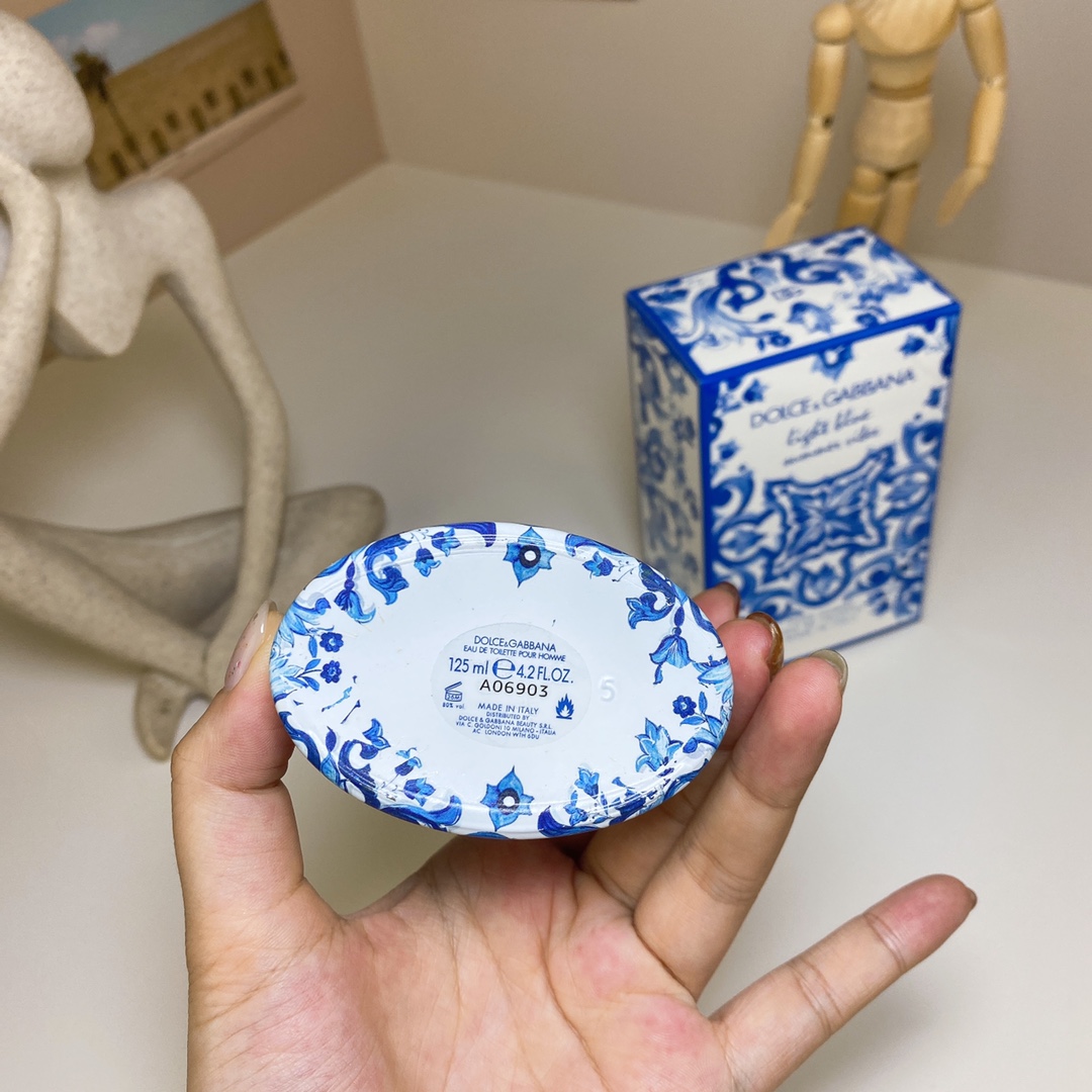 High quality
DG Dolce & Gabbana light blue blue and white porcelain men's eau de toilette 100ml! - Image 5