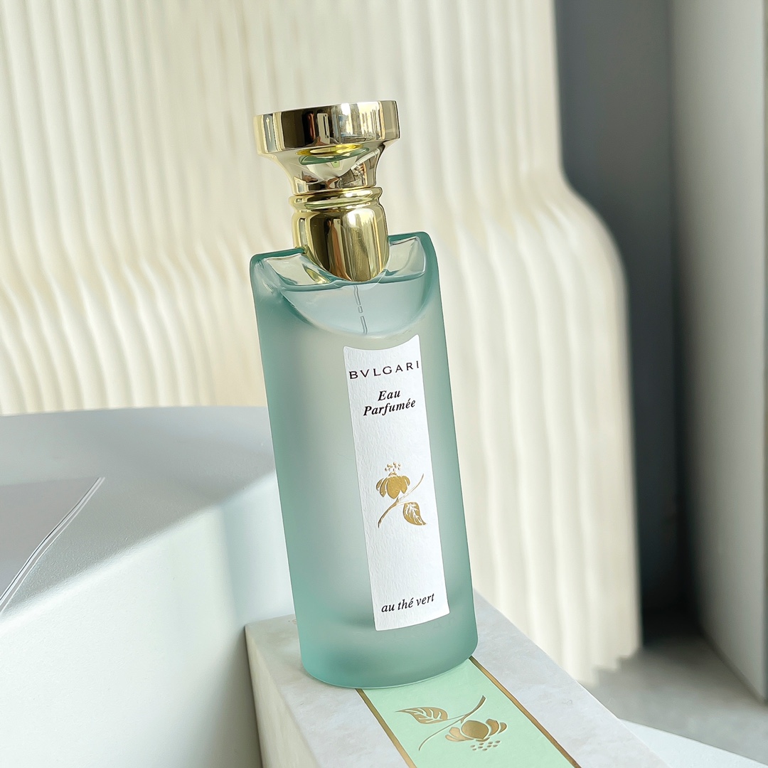 Original order quality
Bvlgari Green Tea ||| Neutral fragrance Bvlgari Green Tea
This entry-level green tea is made by a master JCE master with citrus aroma!
The top notes are fresh sour, orange and lemon, bright and bright. Green tea is mixed with various woody aromas in the back. It is low-key and ethereal. It is a very peaceful fragrance without any sense of aggression. It adds a lot of affinity invisibly. Girls who don't like sweet fragrances can choose it! ! !
More suitable for summer use,
The only drawback is that the fragrance lasts relatively short. I occasionally use it as incense, and it’s quite good at helping me sleep!
Top notes: orange blossom, orange, bergamot, lemon
Middle notes: jasmine, lily of the valley, rose
Base notes: tea, green tea, musk, sandalwood, cedar,
If you don’t buy it, you will regret it for the rest of your life! - Image 4