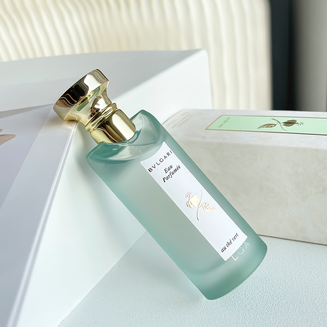 Original order quality
Bvlgari Green Tea ||| Neutral fragrance Bvlgari Green Tea
This entry-level green tea is made by a master JCE master with citrus aroma!
The top notes are fresh sour, orange and lemon, bright and bright. Green tea is mixed with various woody aromas in the back. It is low-key and ethereal. It is a very peaceful fragrance without any sense of aggression. It adds a lot of affinity invisibly. Girls who don't like sweet fragrances can choose it! ! !
More suitable for summer use,
The only drawback is that the fragrance lasts relatively short. I occasionally use it as incense, and it’s quite good at helping me sleep!
Top notes: orange blossom, orange, bergamot, lemon
Middle notes: jasmine, lily of the valley, rose
Base notes: tea, green tea, musk, sandalwood, cedar,
If you don’t buy it, you will regret it for the rest of your life! - Image 5