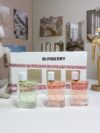 60. Burberry Flower and Her Medium Perfume Three-piece Set × 30ml
🔜 Burberry Flowers and Her medium three-piece set 30ml