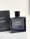 Original single perfume
Chanel Cerulean Intense fragrance by William Chan for women! 100 ml Chanel Blue Men's Perfume - the legendary "Women's Fragrance" is this one🔹The perfumer is Jacques Polge, the father of Olivier Polge, Chanel's current exclusive perfumer. 🔹[Keywords] Citrus, fresh and spicy, resinous, woody, green leaves🔹Fragrance notes: woody amber notes EDP top notes: citrus, grapefruit, mint, pink pepper, nutmeg Middle notes: cedar, labdanum back notes Notes: Jasmine, Patchouli, Vetiver. The smell of this perfume is really popular with girls. The top note is a bit strong and stimulating when you first spray it on your body. It has a cool smell. After a while, the base note slowly becomes more and more gentle and stable. It is not a clean little fresh meat. It feels more like an attractive man. It has a hormonal scent that attracts you. This is probably the feeling of pounding the heart, which is particularly charming. The bottle design of the perfume is also very nice, simple and elegant.