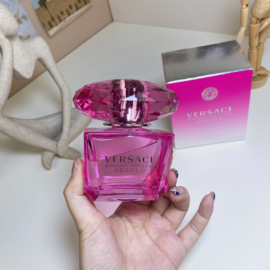 New version of Zhenzhi Rose Red Diamond Perfume 90ml
🔜 Quality❗️8112# Red Diamond 90ml
New packaging Zhenzhi Rose Red Diamond (Xianlian Crystal Essence) 90ml
Bright Crystal Absolu, 2013
Brand:
Perfumer: Alberto Morillas
Properties: female fragrance
Fragrance: fruity floral fragrance
Top notes: Pomegranate Japanese Yuzu Water
Middle note: peony, raspberry, lotus, magnolia
Base notes: Musky Mahogany Amber - Image 2