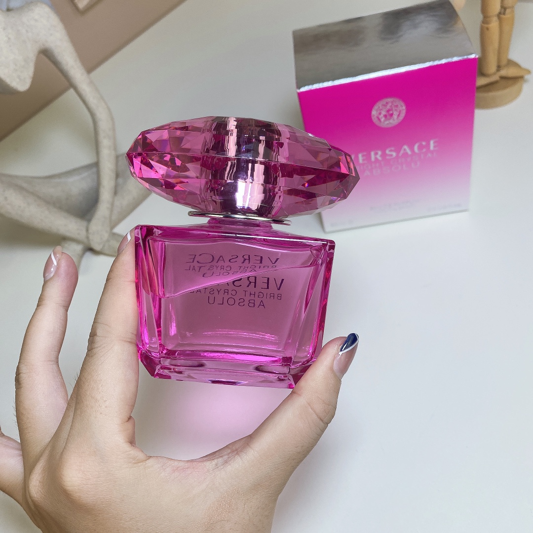 New version of Zhenzhi Rose Red Diamond Perfume 90ml
🔜 Quality❗️8112# Red Diamond 90ml
New packaging Zhenzhi Rose Red Diamond (Xianlian Crystal Essence) 90ml
Bright Crystal Absolu, 2013
Brand:
Perfumer: Alberto Morillas
Properties: female fragrance
Fragrance: fruity floral fragrance
Top notes: Pomegranate Japanese Yuzu Water
Middle note: peony, raspberry, lotus, magnolia
Base notes: Musky Mahogany Amber - Image 4