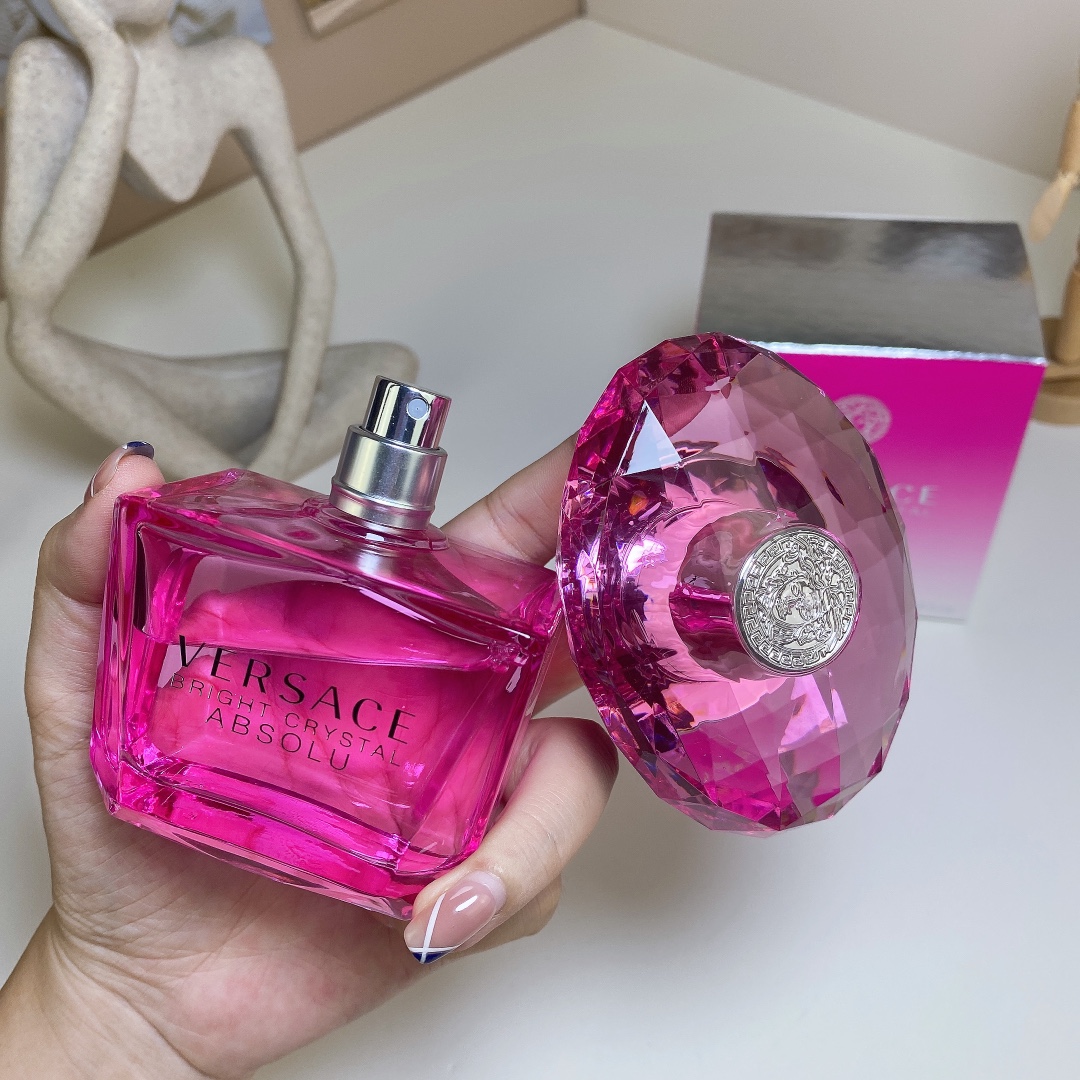 New version of Zhenzhi Rose Red Diamond Perfume 90ml
🔜 Quality❗️8112# Red Diamond 90ml
New packaging Zhenzhi Rose Red Diamond (Xianlian Crystal Essence) 90ml
Bright Crystal Absolu, 2013
Brand:
Perfumer: Alberto Morillas
Properties: female fragrance
Fragrance: fruity floral fragrance
Top notes: Pomegranate Japanese Yuzu Water
Middle note: peony, raspberry, lotus, magnolia
Base notes: Musky Mahogany Amber - Image 5