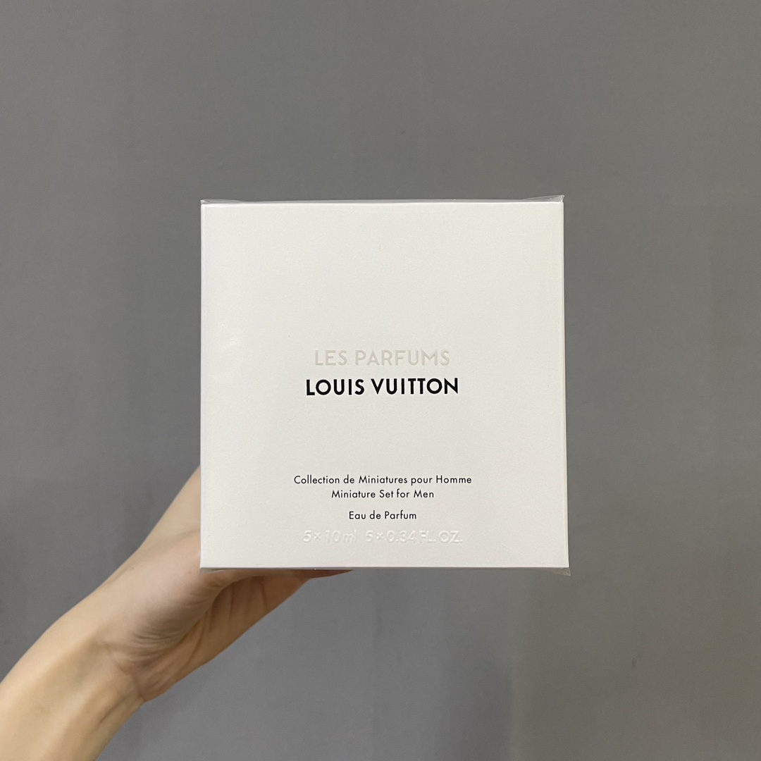 LV Five Dragon Pearl Perfume Sample 10ml Five-piece Set! Contains: 10ml*5. Taste: Vast, new territory, thunderstorm, carefree, accidental.