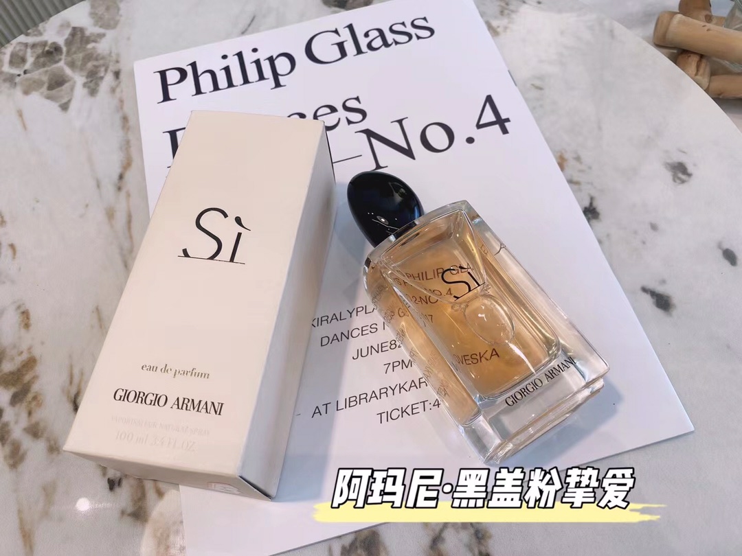 Original order quality
🍃Armani Classic Si Love 100ml
It’s not unreasonable for Cate Blanchett to endorse Si
Elegance, tenacity, and independence are the concepts that Armani wants to convey through perfume.
Showed by her without reservation
👉Fragrance: floral glycosides and moss
👉Top notes: blackcurrant, orange, pear, neroli
👉Middle notes: freesia, rose, mango, jasmine, osmanthus, strawberry
👉Base note: patchouli, musk, vanilla, amber, woody fragrance
Sweet and sour in the front and middle notes, full of fruity aroma
I think it can be described directly by the singing of birds and the fragrance of flowers.
What impressed me most was the pear and May rose, which are even in this fragrance.
The rarely mentioned jasmine
The base notes are designed for a moderate woody aroma, with a hint of vanilla milky flavor.
It's not monotonous
The sourness of blackcurrant runs through the whole thing, and you can feel the plum candy in everyone’s mouth
It really reminds me that I am the protagonist all the time. - Image 3