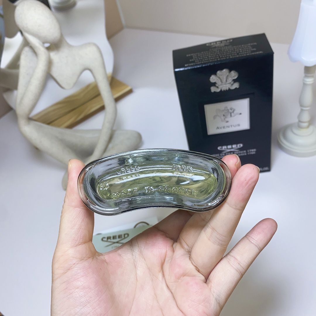 Faith Black Napoleon Perfume 100ml
🔜Quality❗️Faith Perfume AVENTUS Luxury Black Napoleon Eau Men 100ml
Fragrance: Fruity, sweet and mossy
Top notes: bergamot, black currant, pineapple
Middle notes: birch, patchouli, rose, jasmine
Base notes: Musk, Oakmoss, Vanilla, Ambergris - Image 3