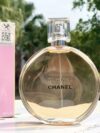 Original order quality
100ml Chanel Chance Eau de Toilette Top notes: pineapple, iris, patchouli, pink pepper, hyacinth Middle notes: jasmine, lemon Base notes: musk, patchouli, vanilla, vetiver The scent of Chance Eau de Toilette is a bit like Miss Coco. 👉The large amount of patchouli and pink pepper in the top note will make people feel a bit punchy. The addition of pineapple makes the scent both bitter and sweet, a bit like a fruity medicinal scent, cool and refreshing, and also has a citrus aroma. 👉The middle note is a very warm floral fragrance, and the soft jasmine fragrance gradually emerges. It is gentle but not sweet, warm and a little fresh, just like the feeling of lying in the arms of a loved one, quiet and comfortable. The aftertaste is vague and lingering. 👉The medicinal fragrance of the base note is already very comfortable, blending with the skin, and is also embellished with a hint of floral fragrance. Suitable for mature women, warm and feminine😋Chanel
1 Gui Lao order, directly for overseas purchase! Kill all imitations on the market instantly
2. The nozzle is made of pure imported material, which has a tough feel. The bottle body and the steel stamp on the bottom are made by large factories, which is definitely not a level that can be achieved by small workshops.
3Exclusive customs scan code identification! Each bottle of perfume is individually coded! Comes with a full set of packaging to support comparison