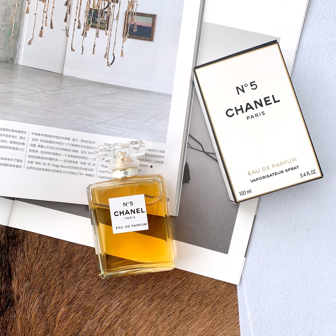 Original order quality
🔥Chanel Chanel N5 Eau No. 5 LEAU Women's EDT Eau de Toilette
Specifications: 100ml
Classic strong fragrance No. 5, a long-lasting strong fragrance, give your girlfriend a birthday gift and holiday gift!