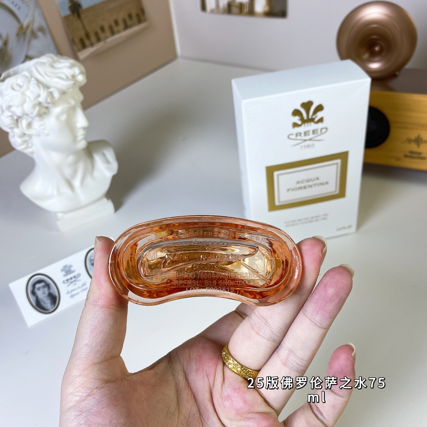 Faith Florence Perfume 75ml
🔜Quality❗2025 Edition Florentine Water 75ml
Acqua Fiorentina, 2009
Brand: Kai Ruide
Perfumer: Olivier .
Properties: female fragrance
Fragrance: fruity floral fragrance
Top note: plum
Middle Notes: Bergamot Lemon Pear Rose
Base note: grapefruit, cedar, sandalwood - Image 3