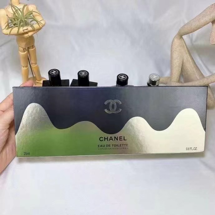 New CHANEL Chanel men's perfume 4-piece set*25ml
The classic four-piece set contains: Azure Light Fragrance + Azure Intense Fragrance + Charming Sports + Charming Sports Cologne
Four different flavors, fashionable and classic, convenient for Ctrip. 25ml each✨ - Image 5