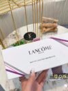 original order quality
𝐋𝐀𝐍𝐂𝐎𝐌𝐄 ❀
Lancôme five-piece sample perfume set

Lancôme's best fragrance box
Lancôme's Best Fragrance Box Applicable Gender: Women
Perfume classification: Eau de Toilette
Specification model: 5*5ml
Lancôme was born in France in 1935 and is a brand founded by Amanda Petitjean. As a world-renowned high-end cosmetics brand, Lancôme is involved in many product fields such as skin care, makeup, and perfume. Lancôme belongs to the L'Oréal Group, the world's largest cosmetics group.
