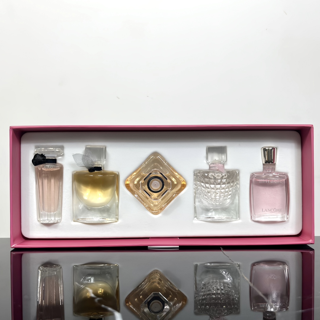 Original order quality
💥Lancôme 5-piece perfume sample set🔜40U801 code! Comes with gift bag ❗️ Lancôme Q version perfume five-piece set! Lancome Q version perfume five-piece set contains: Midnight Rose 5ml + Beautiful Life 4ml + Brilliant Treasure Perfume 7.5ml + Beautiful Life 4ml + Miracle 5ml❗️ Lancôme Menmei Q version perfume five-piece set. - Image 3