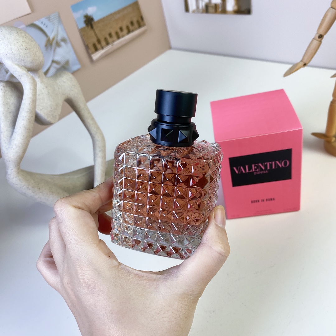 Punk Sweetheart Perfume 100ml Mingtong Edition
🔜 Mingtong version. High quality ❗🇫🇷Roma Lady Punk Sweetheart 100ml
Donna Born In Roma, 2019
Properties: female fragrance
Fragrance: floral oriental
Top notes: blackcurrant pink pepper bergamot
Middle Note: Jasmine Jasmine Tea
Base Note: Vanilla Cashmeran Guaiac Wood - Image 4