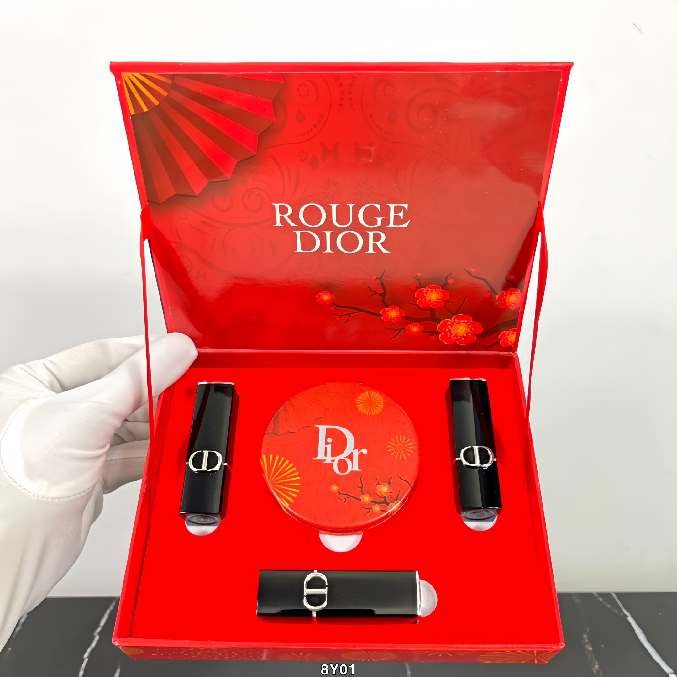 Dior celebrity lipstick three-piece set! Dior's new star from the official website of the Chinese New Year (magnetic buckle model). Contents: 1.5g×3, with limited edition cosmetic mirror. Color numbers: velvet 999, embossed 720, matte 999. - Image 3