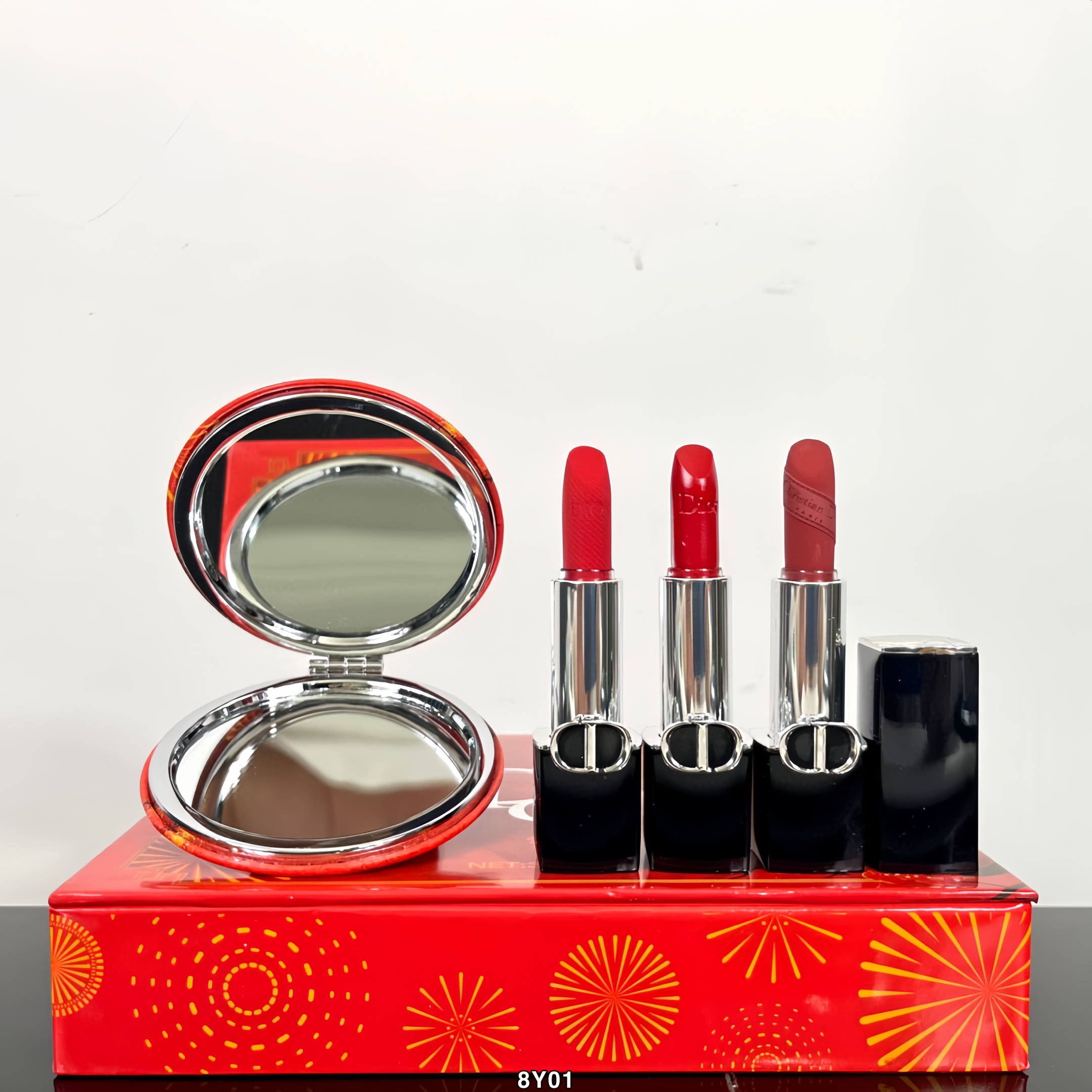 Dior celebrity lipstick three-piece set! Dior's new star from the official website of the Chinese New Year (magnetic buckle model). Contents: 1.5g×3, with limited edition cosmetic mirror. Color numbers: velvet 999, embossed 720, matte 999. - Image 4