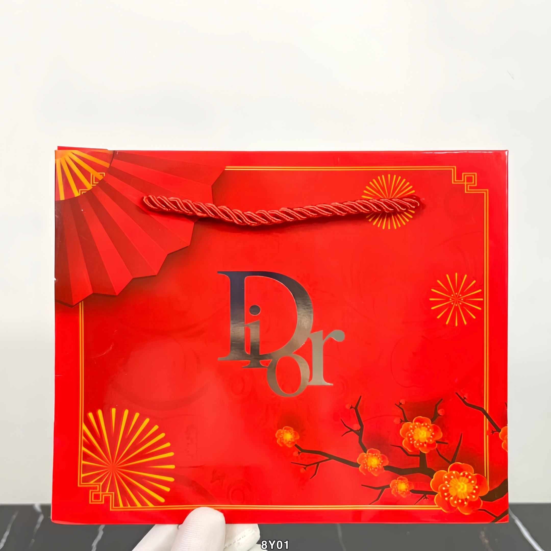 Dior celebrity lipstick three-piece set! Dior's new star from the official website of the Chinese New Year (magnetic buckle model). Contents: 1.5g×3, with limited edition cosmetic mirror. Color numbers: velvet 999, embossed 720, matte 999. - Image 5