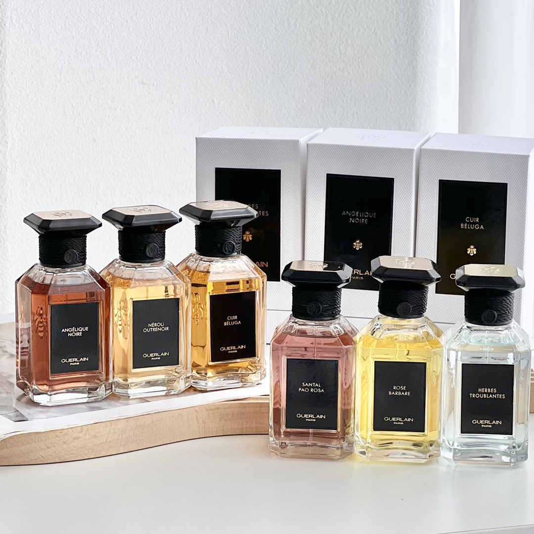 Original order quality
The Guerlain Perfume Art Salon Series is coming⚠️ Classic perfume is an artistic expression through fragrance. Those fragrance raw materials condense the imagination of the perfumer and are full of stories. After a long time, they can still move people. As a century-old perfume family, "Guerlain" is like this. Throughout the entire history of perfume, it has created one classic perfume after another. Its profound heritage has created its extraordinary grace and charm. Guerlain's Art Salon perfume is its luxury boutique series. Each perfume is carefully selected from precious raw materials. At the same time, it is inspired by art works as a tribute to art and fragrance raw materials. The new perfume bottle also inherits the classic bottle design of 1870, with an octagonal bottle body and elegant beveled edges. On the back is also the classic Guerlain emblem - "Guerlain Bee" 🐝
6⃣️flavors to choose from👇🏻
✨Sandalwood Rose Fragrance: The combination of rose and sandalwood in a woody fragrance
✨Miye Orange Blossom: The taste of refreshing iced black tea, suitable for summer
✨White leather tone: vanilla mixed with chocolate flavor, suitable for winter
✨Turkish Rose: Slightly floral and fruity with a very light rose fragrance, full of maturity
✨Angelica Angelicae: There is a hint of vanilla cream ice cream flavor in it. But it’s very high-end and has an inexplicable sense of taste.
✨Cold grass: fresh fragrance, reminiscent of holidays, gentle, calm and soothing to the soul - Image 2