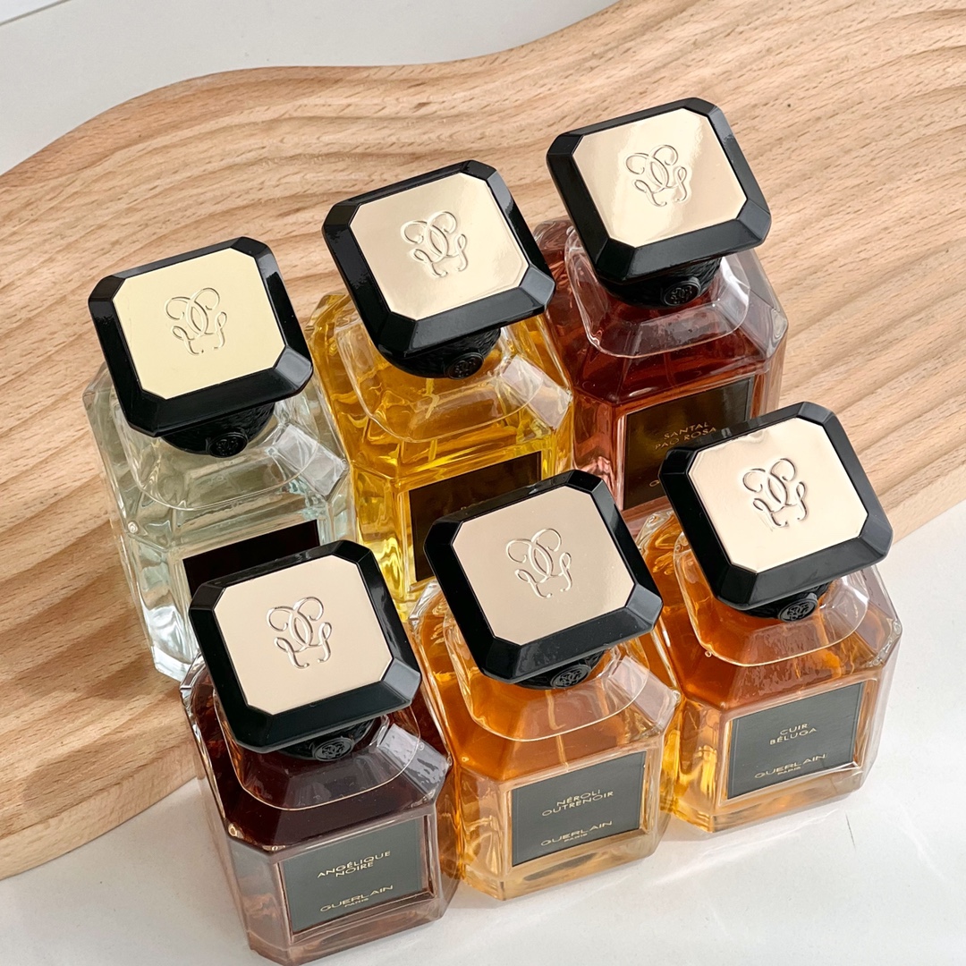 Original order quality
The Guerlain Perfume Art Salon Series is coming⚠️ Classic perfume is an artistic expression through fragrance. Those fragrance raw materials condense the imagination of the perfumer and are full of stories. After a long time, they can still move people. As a century-old perfume family, "Guerlain" is like this. Throughout the entire history of perfume, it has created one classic perfume after another. Its profound heritage has created its extraordinary grace and charm. Guerlain's Art Salon perfume is its luxury boutique series. Each perfume is carefully selected from precious raw materials. At the same time, it is inspired by art works as a tribute to art and fragrance raw materials. The new perfume bottle also inherits the classic bottle design of 1870, with an octagonal bottle body and elegant beveled edges. On the back is also the classic Guerlain emblem - "Guerlain Bee" 🐝
6⃣️flavors to choose from👇🏻
✨Sandalwood Rose Fragrance: The combination of rose and sandalwood in a woody fragrance
✨Miye Orange Blossom: The taste of refreshing iced black tea, suitable for summer
✨White leather tone: vanilla mixed with chocolate flavor, suitable for winter
✨Turkish Rose: Slightly floral and fruity with a very light rose fragrance, full of maturity
✨Angelica Angelicae: There is a hint of vanilla cream ice cream flavor in it. But it’s very high-end and has an inexplicable sense of taste.
✨Cold grass: fresh fragrance, reminiscent of holidays, gentle, calm and soothing to the soul - Image 5