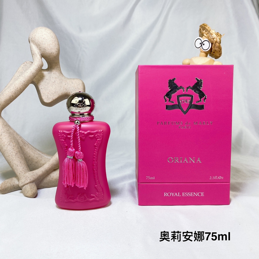 💰💰 Parfums de marly Oriana 75ml
Following the success of the pink Delina fragrance, niche brand Parfums de Marly launches their new creation, also in pink. Oriana perfume exudes gourmet, floral and fruity aromas, sweet and sophisticated. Oriana is a captivating fragrance that delights with pink hues and tangible emotions. It comes in a bright peachy pink bottle with the same shape as its predecessor.
PARFUMS DE MARLY ORIANA
Top notes: orange, bergamot, grapefruit
Middle notes: orange blossom, black currant, raspberry
Base: Marshmallow, Musk Mallow, Chantilly Cream, Musk