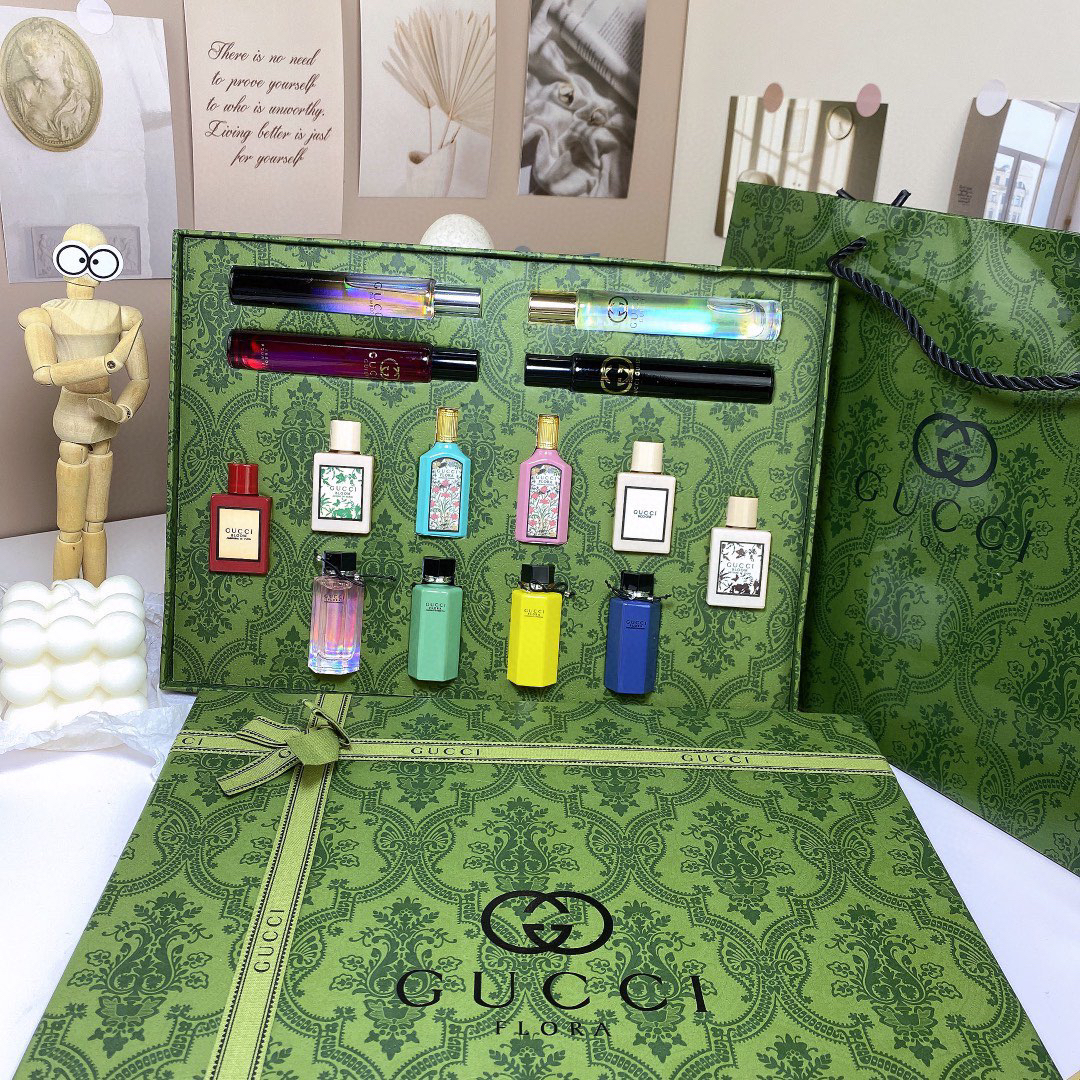 Gucci perfume sample family portrait 14-piece set! Flavor: Flower Dance Pink, Flower Dance Purple, Flower Dance Green, Flower Dance Light, Pink Flower, Black Flower, Green Flower, Red Flower, Dream Gardenia, Dream Jasmine, Guilty Love Test Tube 4 flavors.