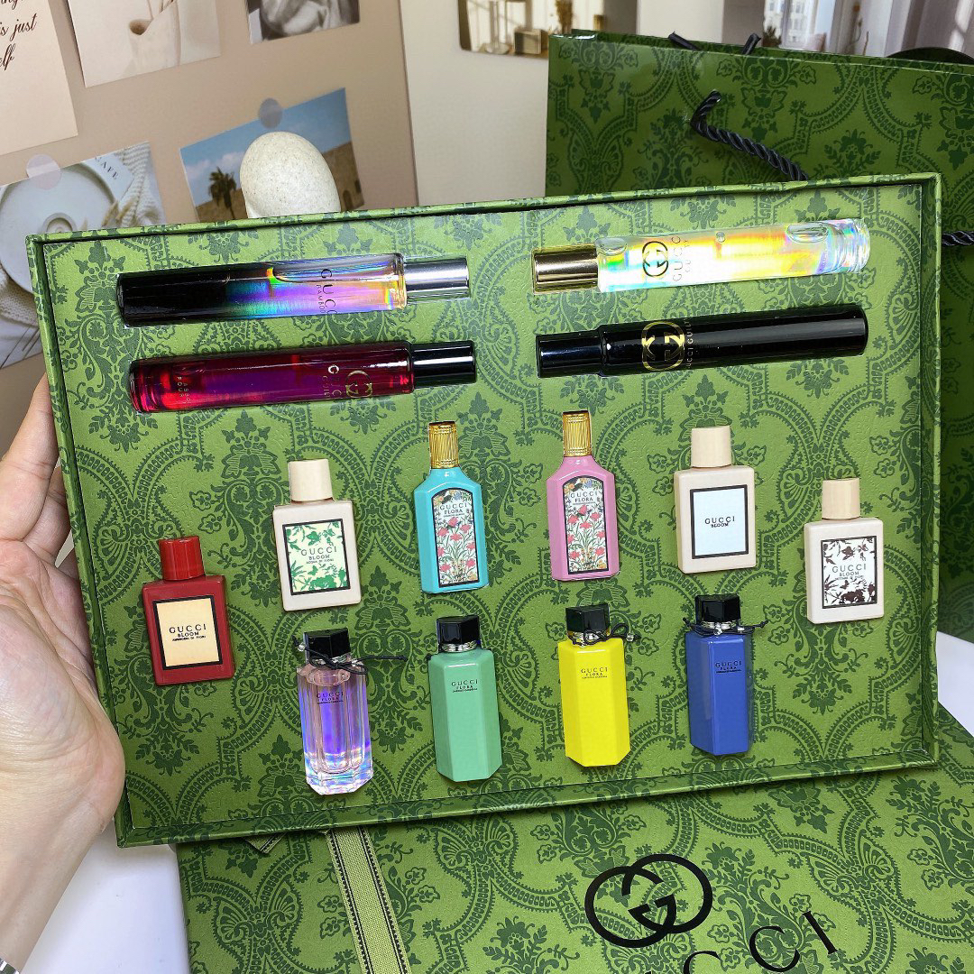 Gucci perfume sample family portrait 14-piece set! Flavor: Flower Dance Pink, Flower Dance Purple, Flower Dance Green, Flower Dance Light, Pink Flower, Black Flower, Green Flower, Red Flower, Dream Gardenia, Dream Jasmine, Guilty Love Test Tube 4 flavors. - Image 2