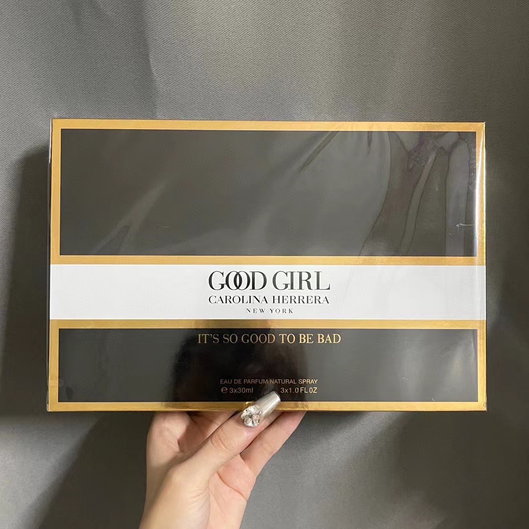 Original order quality quality
Carolina High Heels Perfume 25ml Three Piece Set🔜Real Shot📷Ready Stock❗️Fearless Queen + Good Girl Light Edition + Good Girl👠Girls wear it👠The radiance shines brightly, the charm of the Untamed Queen👸 never stops due to other people's expectations, whether it is the radiance of a good girl or the immortal charm of a bad girl, she is brave and conquers boldly. As long as you put on these magic glass slippers, you can conquer the whole world!