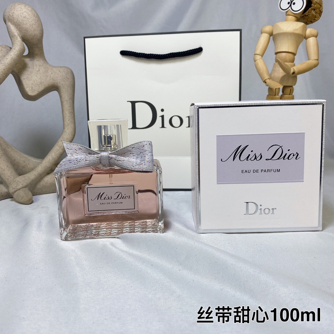 Dior’s new Ribbon Sweetheart Eau de Parfum 100ml
🔜 Quality❗️571456# Ribbon Sweetheart 100ml
🔻New Dior Dior MissDior Dior Haute Couture Dress Ribbon Sweetheart Miss Women's Perfume 100ml
Top notes: Italian citrus essence
Middle Note: Double Jasmine Absolute
Base note: Indonesian patchouli essence