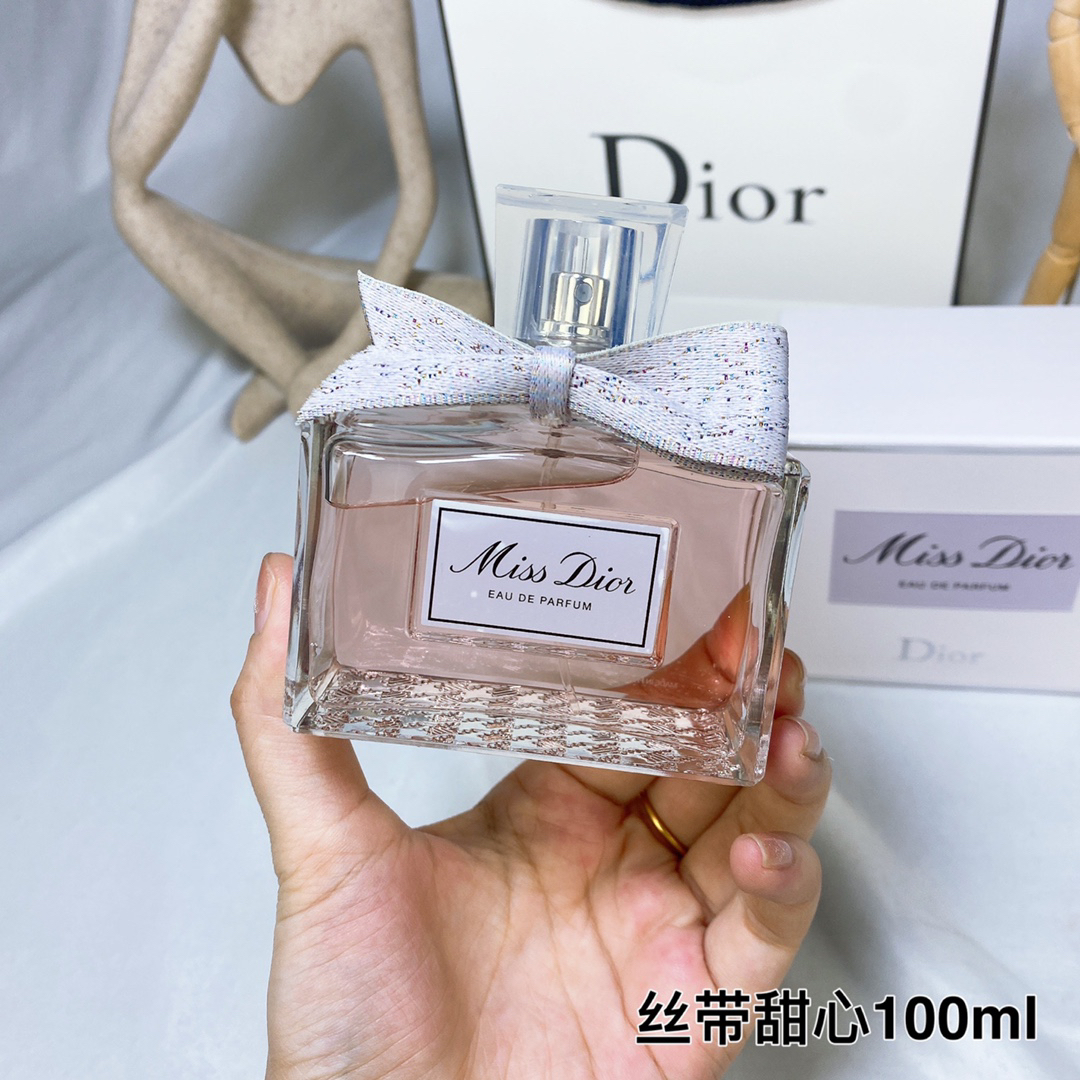 Dior’s new Ribbon Sweetheart Eau de Parfum 100ml
🔜 Quality❗️571456# Ribbon Sweetheart 100ml
🔻New Dior Dior MissDior Dior Haute Couture Dress Ribbon Sweetheart Miss Women's Perfume 100ml
Top notes: Italian citrus essence
Middle Note: Double Jasmine Absolute
Base note: Indonesian patchouli essence - Image 2